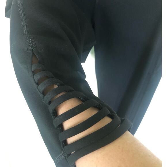 Trina Turk Recreation Size Small Black Activewear Capri Leggings Cut-Out Detail - Picture 6 of 7